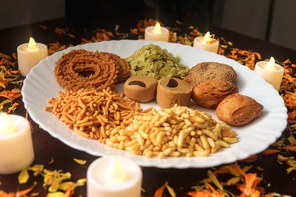 Meng Indiase Snack Witte Plaat Vakantie Tijd Met Vers Lekker — Stockfoto