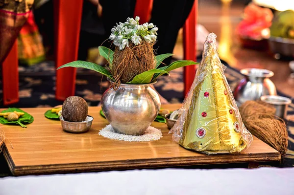 Hindu Engagment Elements Worship Ceremony Rituals Coconut Maharashtra Ceremony — стокове фото