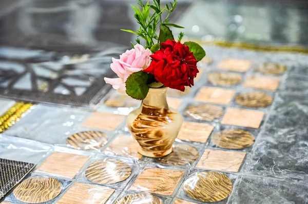 Натюрморт Свіжими Квітами Троянд Маленький Букет Столі — стокове фото