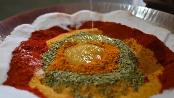 Mezcla Masala Aceite Caliente Para Hacer Vinagre Mango Verde — Vídeos de Stock