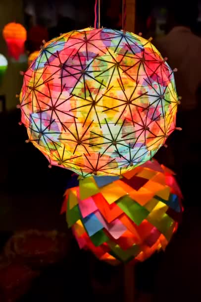 ハッピー ディワリ ディープワリー 光の祭りごあいさつ インドの休日やイベントのための色の装飾 休日の光 ディワリの夜のマジック — ストック動画