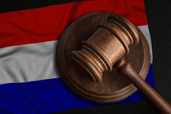 Hakim Gavel Dan Bendera Netherland Hukum Dan Keadilan Belanda Pelanggaran — Stok Foto