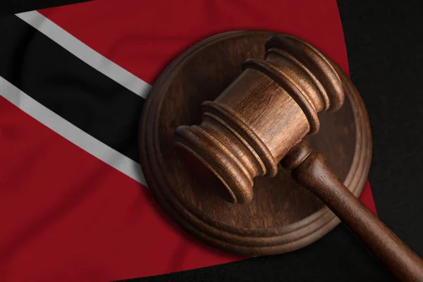 トリニダード トバゴのガベル判事と旗 トリニダード トバゴ共和国の法律と正義 権利と自由の侵害 — ストック写真