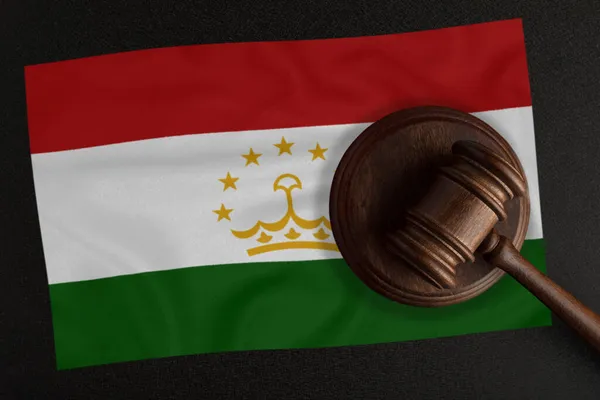 Судьи Бьют Молотком Флагом Таджикистана Закон Справедливость Конституционное Право — стоковое фото