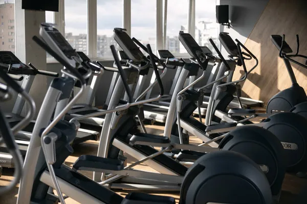 Interior Modern Gym Large Windows Elliptical Trainers Orbiter Treadmills — Stock Photo, Image