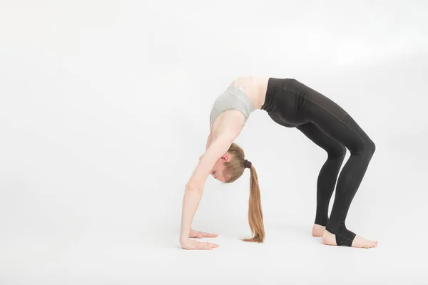 Urdhva Dhanurasana Upward Bow Wheel Pose Girl Gymnast Training Yoga — Stockfoto