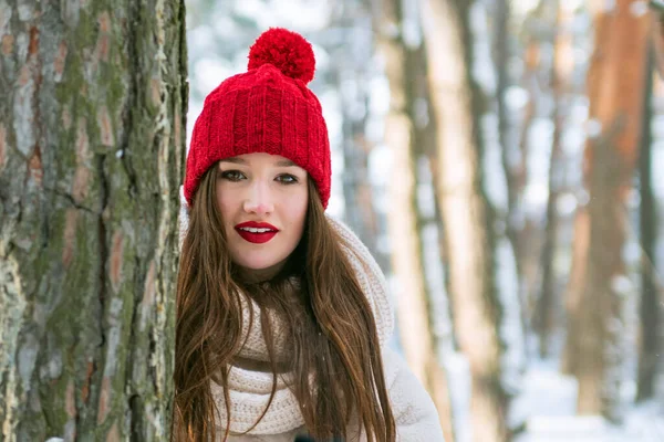 Young Brunette Caucasian Woman Standing Sunny Coniferous Snowy Winter Forest — Foto de Stock