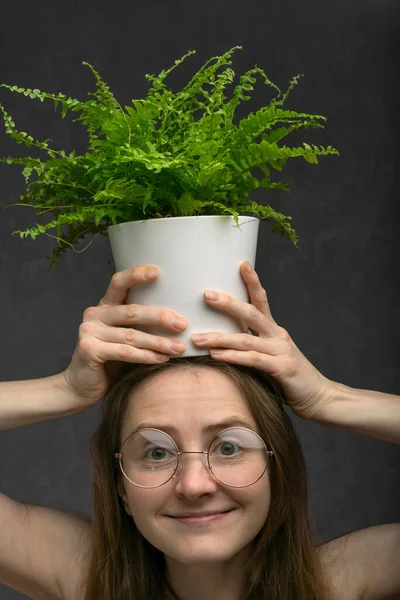 Woman Glasses Room Flower Her Head Close Girl Nerd Geek — Stockfoto