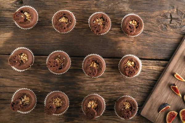 Préparation Cupcakes Chocolat Avec Garniture Aux Noix Des Gâteaux Faits — Photo