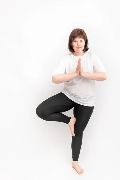 Young Plump Woman Practices Yoga Portrait Girl Tree Pose White — Stock Photo, Image