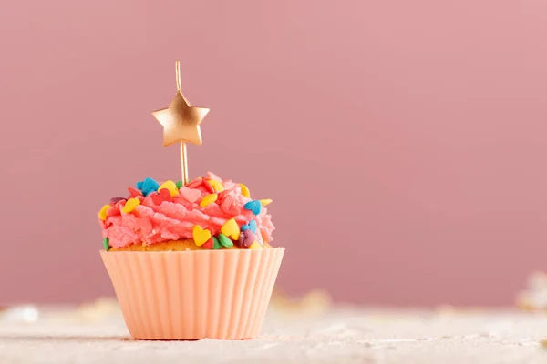 Vela Estrellas Festivas Encima Los Cupcakes Muffin Esmerilado Con Glaseado — Foto de Stock