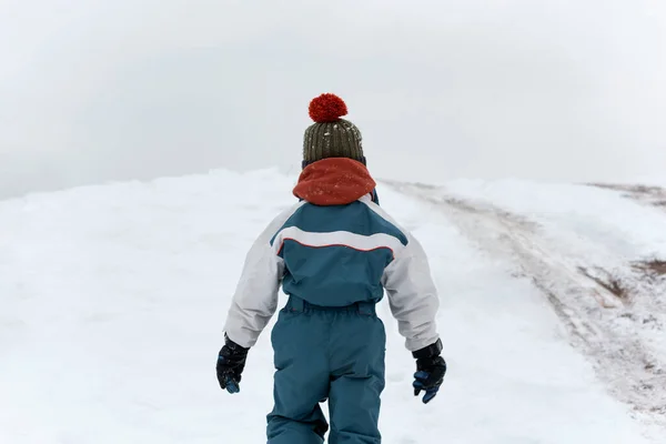 Back View Child Walks Winter Street Boy Walks Loose Snow — Stockfoto