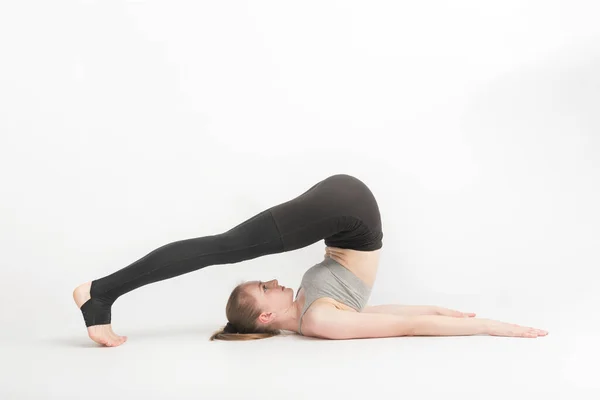 Jag Heter Halasana Plötsligt Ung Kvinna Yogaklass Sidovy Yoga Tränare — Stockfoto