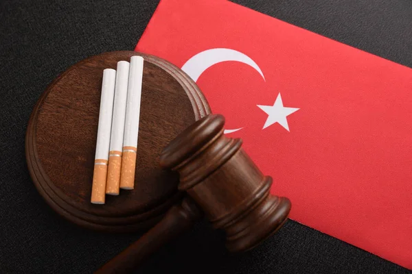 Цигарки Дерев Яний Панцир Судді Прапор Туреччини Краєвид Правосуддя Закон — стокове фото