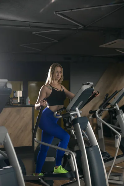 Beautiful Young Woman Blonde Hair Engaged Orbitrek Elliptical Trainer Cardio — Stock Fotó