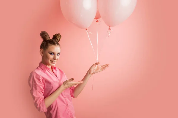 Cute Young Woman Two Bun Hairstyle Wears Rosy Shirt Holds — Fotografia de Stock