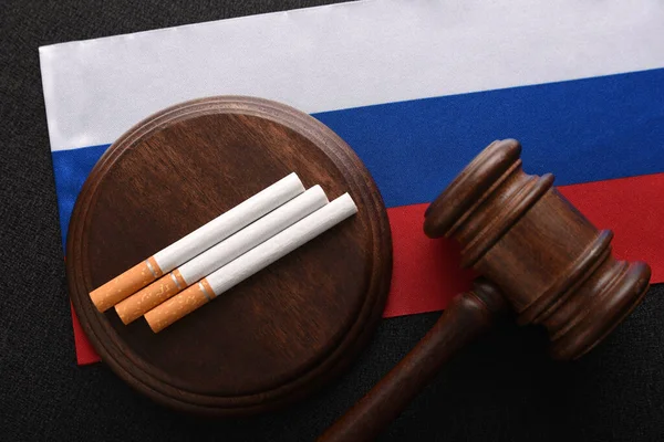 Cigarros Juízes Martelam Bandeira Russa Problemas Com Compra Venda Produtos — Fotografia de Stock