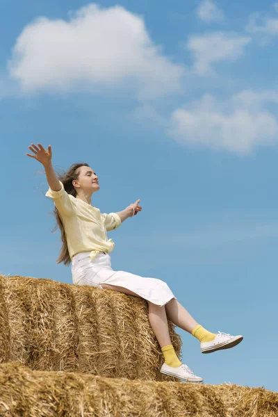 Happy Young Woman Resting Top High Haystack Farm Harvest Countryside — Photo