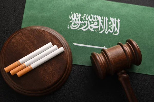 Cigarettes Judges Hammer Flag Saudi Arabia Tobacco Control Act Prohibition — Stockfoto