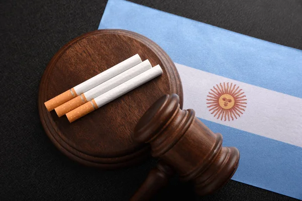 Três Cigarros Juízes Martelam Bandeira Argentina Lei Tabaco Argentina Produtos — Fotografia de Stock
