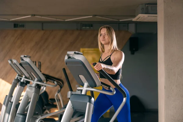Beautiful Sexy Young Woman Blonde Hair Engaged Orbitrek Elliptical Trainer — Stockfoto