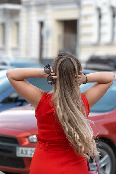 Blonde Girl Long Hair Red Close Fitting Dress Straighten Hair — Zdjęcie stockowe