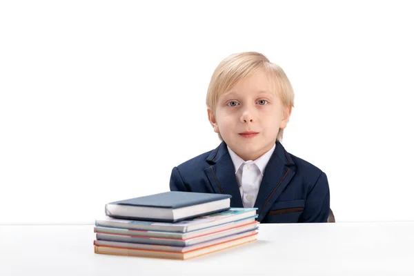 Porträt Eines Niedlichen Blonden Jungen Schuluniform Tisch Neben Heften Und — Stockfoto
