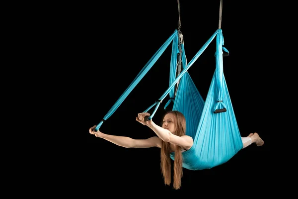 Young Athletic Woman Healthy Body Performs Exercises Sports Hammock Girl — Stock Photo, Image
