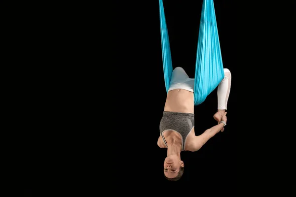 Aerial Gymnast Teacher Sports Hammock Portrait Sporting Woman Practice Flying —  Fotos de Stock