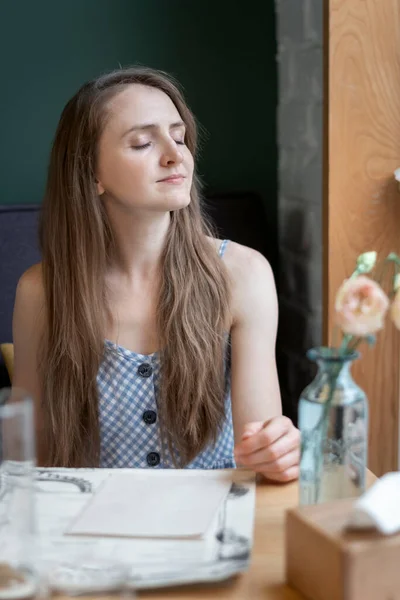 Portrait Beautiful Young Woman Summer Sundress Restaurant Girl Closed Eyes — Fotografia de Stock