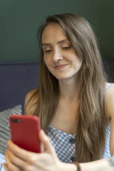 Portrait Young Woman Phone Her Hands Girl Long Brown Hair — Stockfoto