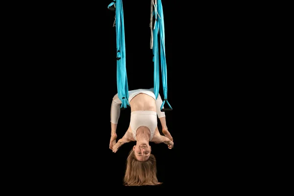 Yoga Teacher Performing Antigravity Yoga Exercise Young Woman White Clothes — Stockfoto