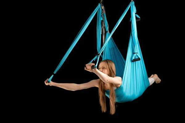 Athletic Young Woman Healthy Body Performs Exercises Sports Hammock Girl — Stock Photo, Image