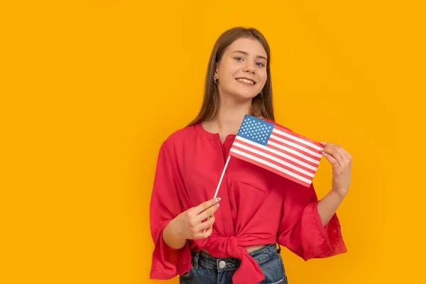 Happy Teenage Girl Holds American Flag Smiles Study English Education — Zdjęcie stockowe