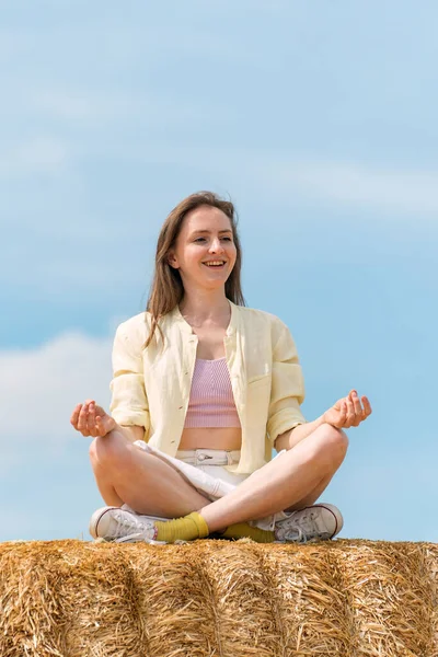 Portrait Beautiful Young Woman Meditating Sitting Hay Blue Sky Unity — Φωτογραφία Αρχείου