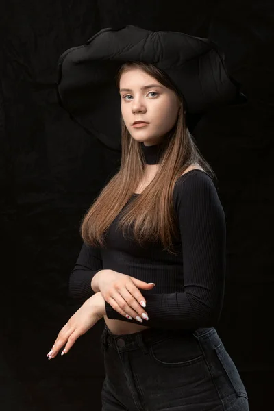 Beautiful Young Lady Wears Black Clothes Wide Brimmed Hat Portrait — Fotografia de Stock