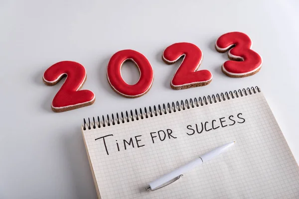 Σημειωματάριο Επιγραφή Χρόνος Για Την Επιτυχία Στυλό Και Αριθμούς 2023 — Φωτογραφία Αρχείου