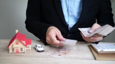 Bankadaki adam Tayland Baht parası, yavaş çekim görüntüleri