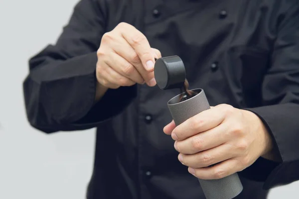 Asiático Barista Está Usando Mão Moedor Grãos Café Preparar Para — Fotografia de Stock