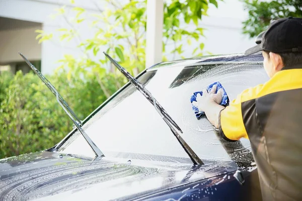 Muž Umýt Auto Pomocí Šamponu Každý Den Života Auto Péče Stock Snímky
