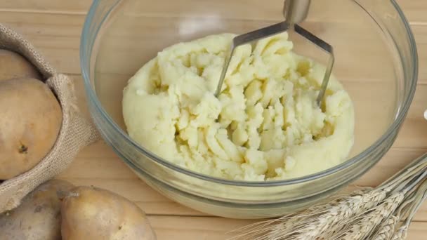 Niño Haciendo Puré Papas — Vídeo de stock