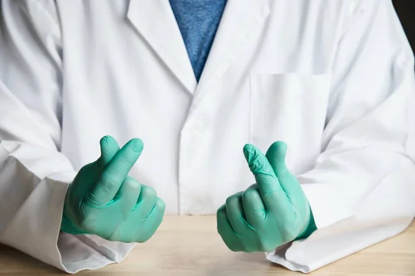 Middle Part Doctor Sitting Put Green Glove Showing Mini Hearth — ストック写真