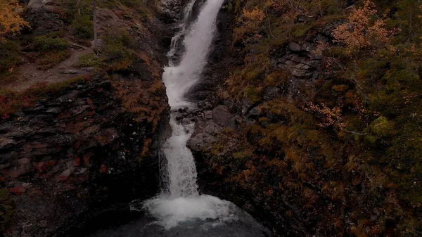 Pequena Cachoeira Sobre Rocha Pedras Granito Outono Ártico — Fotografia de Stock