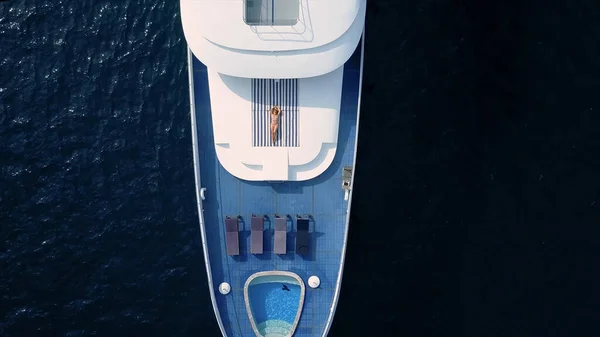 Yacht Top View Azul Mulher Encontra Convés Piscina Convés Branco — Fotografia de Stock