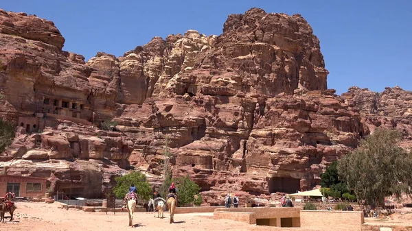 Rock Lakások Romok Petra Nabataean Sziklatemplom Jordánia — Stock Fotó