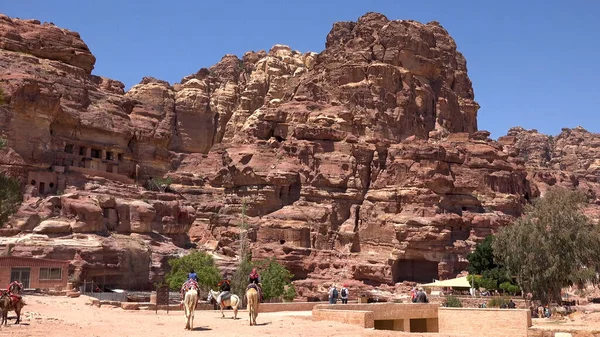 Rock Dwellings Ruins Petra Nabataean Rock Temple Jordan — Stock Photo, Image