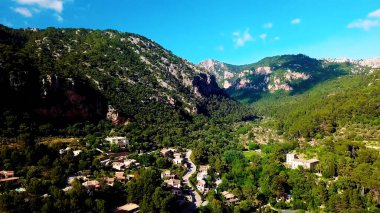 İspanya 'nın Mallorca adasının kuzeyindeki Valldemssa kasabası