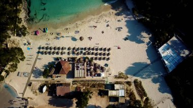 Cala Mondrago, Mondrago Doğal Parkı 'nda küçük kumlu bir sahil.