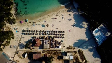 Cala Mondrago, Mondrago Doğal Parkı 'nda küçük kumlu bir sahil.