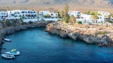 Ege Denizi 'nde bir ada olan Kitira, Afrodit' in ana tarikat merkezlerinden biri olarak kabul ediliyor.